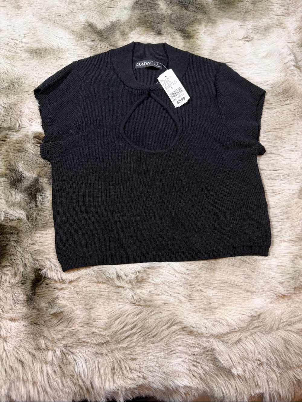 Aster Wonen’s Size Small Black Knit Keyhole Short Sleeve Crop Top - NWT
